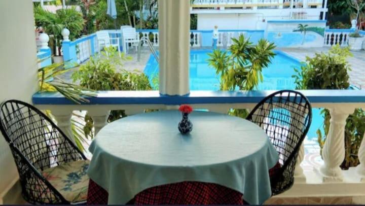 Pink Hibiscus Bed And Breakfast Montego Bay Exterior foto