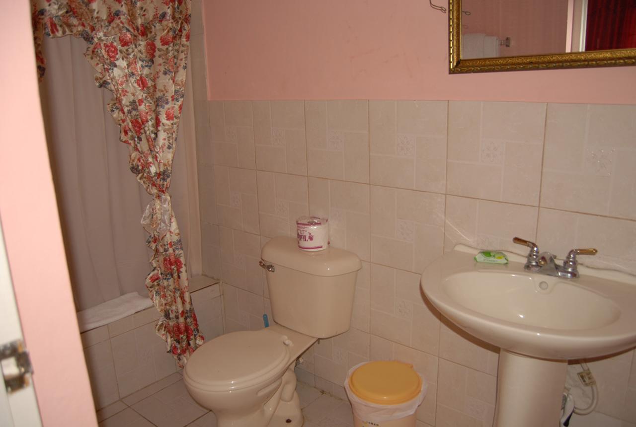 Pink Hibiscus Bed And Breakfast Montego Bay Exterior foto