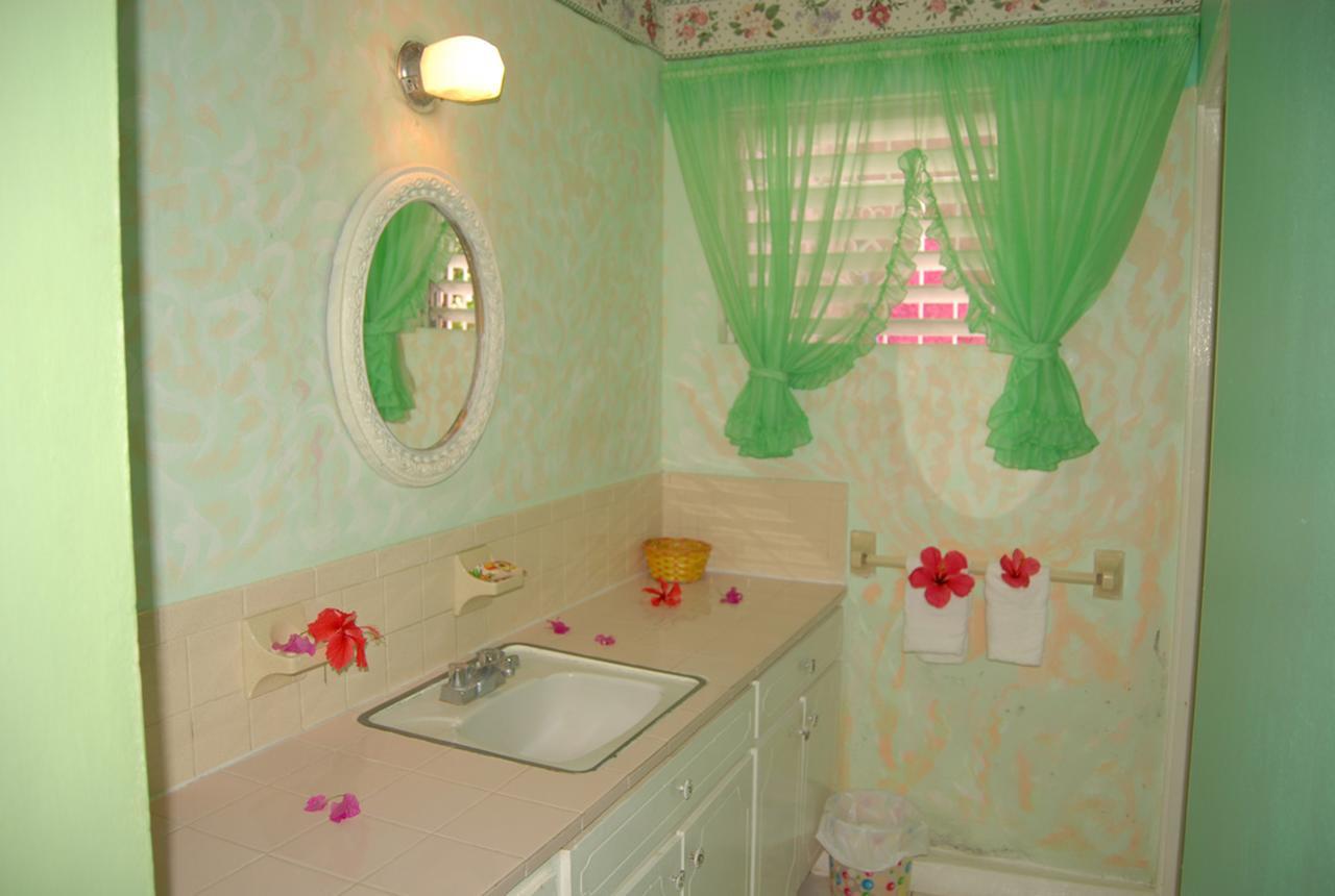 Pink Hibiscus Bed And Breakfast Montego Bay Exterior foto